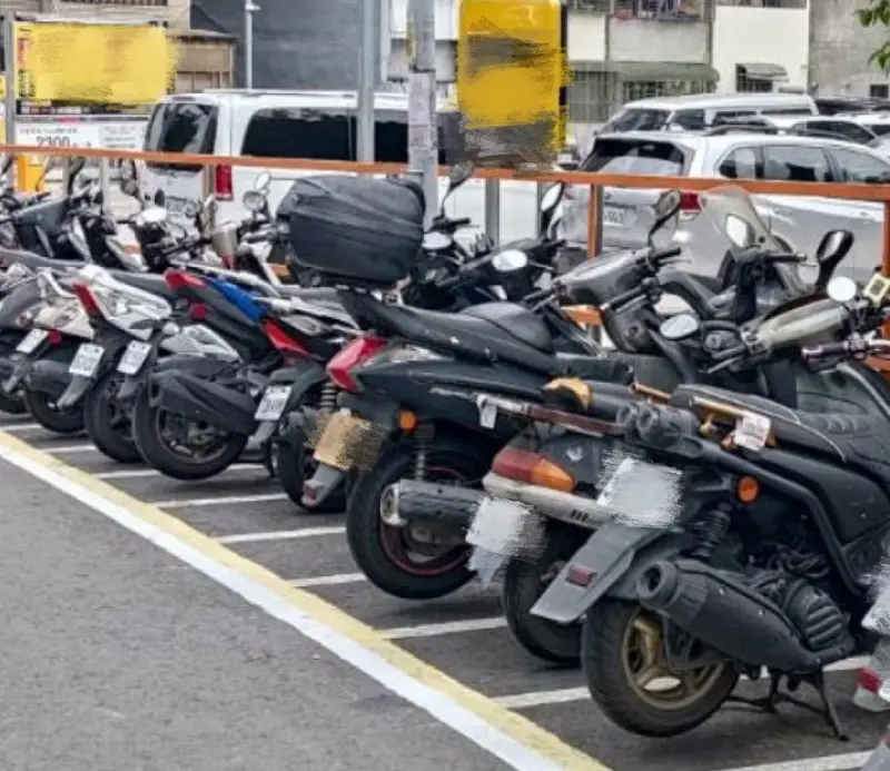 ▲新北市從2025年8月1日起，試辦開放大型重機停放板橋區及新店區的路邊機車格。（圖／新北市交通局）