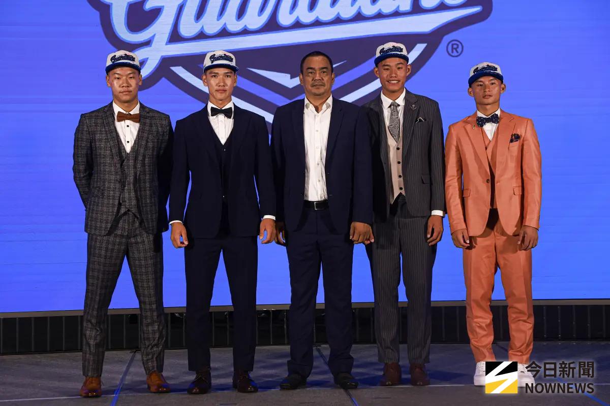 ▲富邦悍將在新人選秀會後持續補強，延攬3位好手簽下自主培訓約，另外也與第5指名王偉軒談好合約。（圖／記者葉政勳攝 ,資料照）