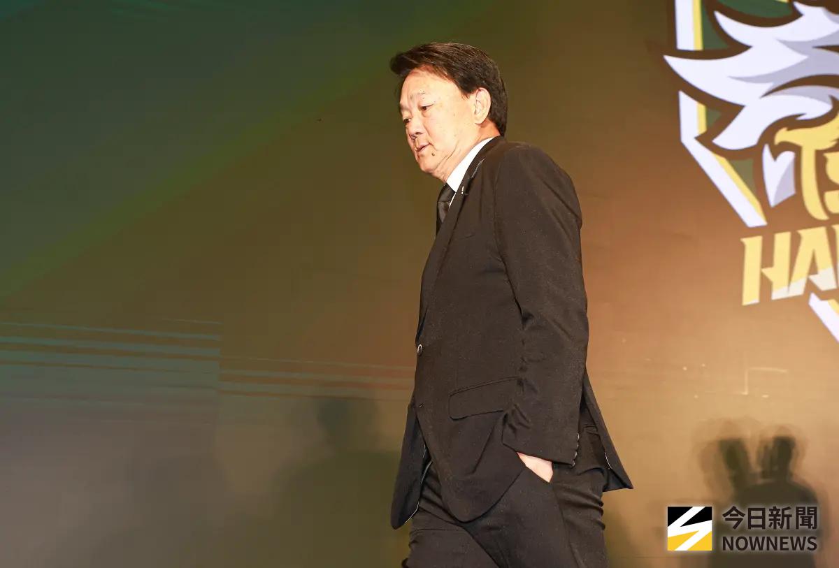 ▲台鋼雄鷹總教練洪一中近期私服穿搭獲好評，他指出，台灣選手在儀態上還有進步空間。（圖／記者葉政勳攝 ,資料照）