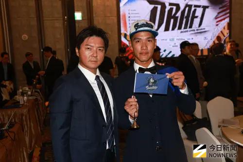 ▲林哲瑄透露，引退新聞一出，菜鳥劉承佑（右）哭最慘。（圖／記者葉政勳攝 ,2025.06.30）