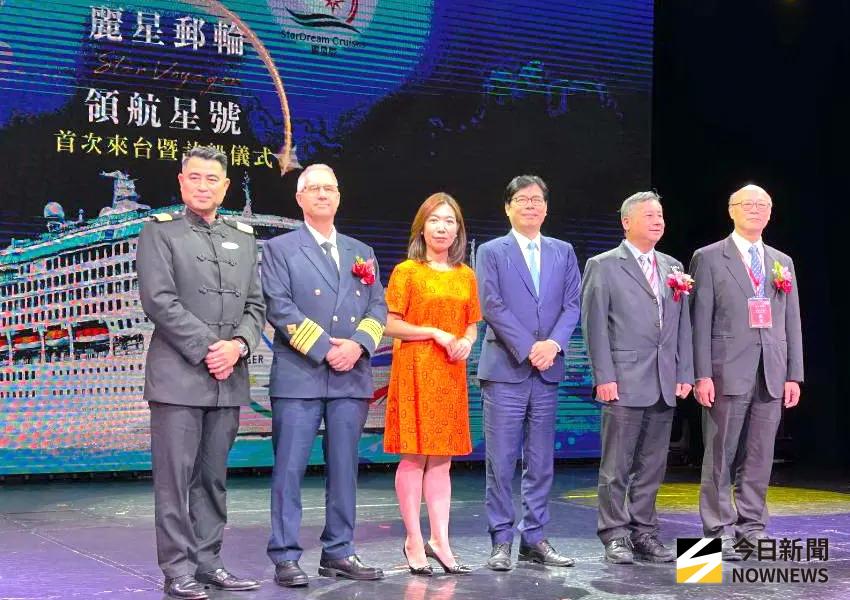 ▲麗星郵輪公司舉辦領航星號郵輪首航高雄及訪船儀式，由高雄市長陳其邁(右3)主持，期高雄持續推動郵輪觀光產業。(圖／記者黃守作攝，2025.06.30)
