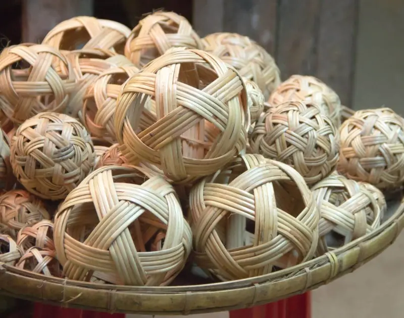 ▲藤球被視為緬甸的「國球」，但在戰亂中，製球產業面臨存亡關頭。（圖／翻攝自Sportsmatik）