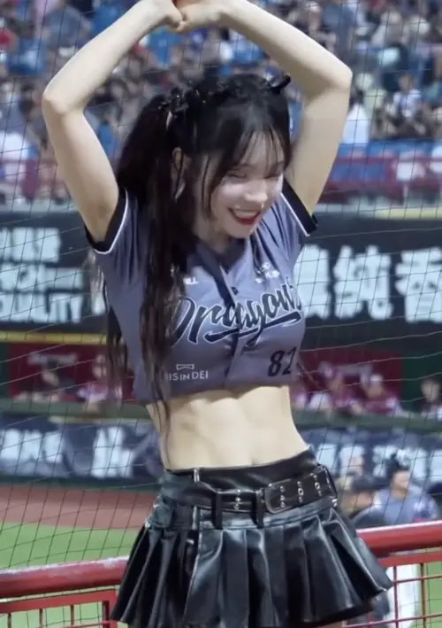 ▲李多慧展現零偶包一面，影片中腹肌成為亮點。（圖／李多慧 IG）