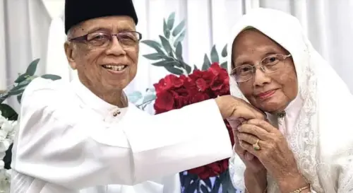 50年後再牽手！馬來西亞老同學重逢結婚　77歲新娘：真愛終究會來
