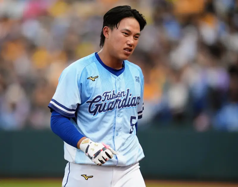 ▲王念好是富邦悍將積極培養的潛力砲手，近2年卻在一軍載浮載沉，球評「東哥」黃忠義直言，打擊成績是一回事，更重要的是能否給予教練「安定感」，才是想長留一軍最大關鍵。（圖／富邦悍將提供）