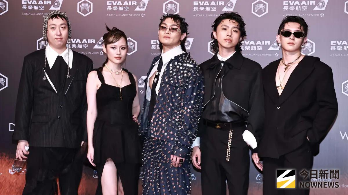 ▲美秀集團日前因為成員之間紛爭，宣布吉他手修齊（左1）將退團，不過在金曲獎後，主唱狗柏（中）突然在IG上曬出與修齊勾肩唱KTV畫面，象徵破冰合體讓粉絲們都十分感動，而讓他們眾人和好的幕後推手，疑似就是Energy成員Toro。（圖／NOWNEWS攝影中心）