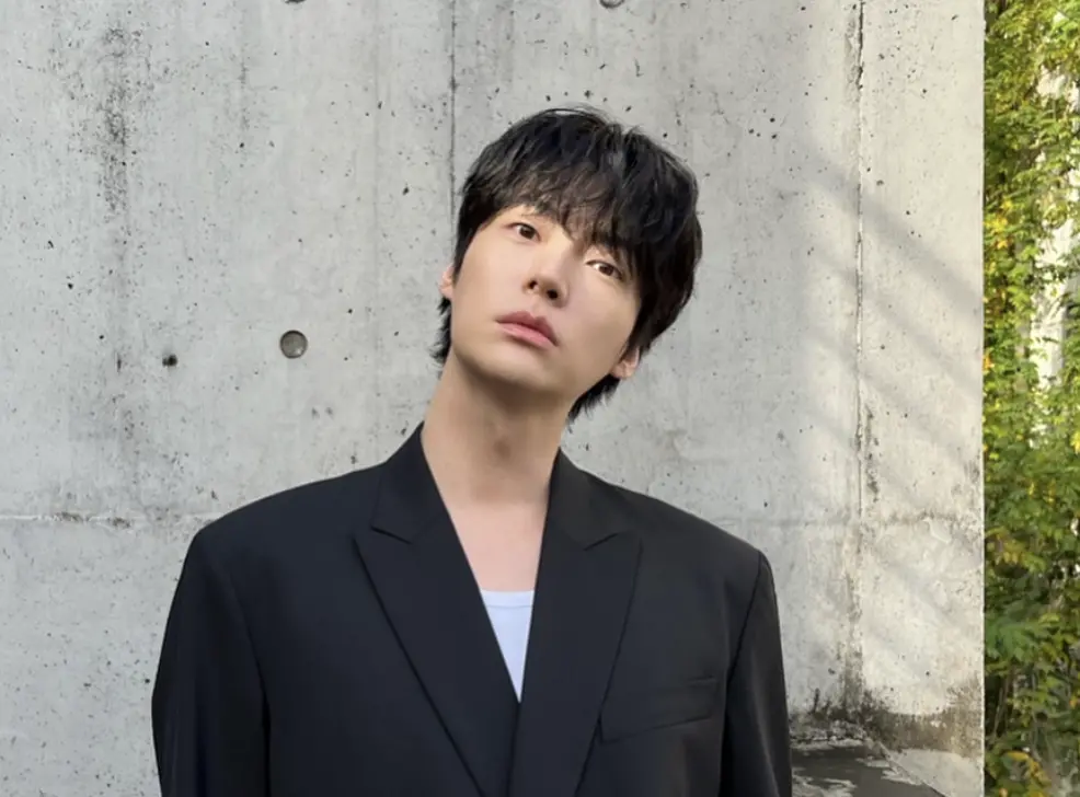 ▲安宰賢（如圖）當年跟具惠善鬧離婚太難看，常常登上新聞版面；如今已釋懷，聽到朋友的戀愛故事，還能輕鬆自嘲玩地獄哏「要遇到好的人才行」。（圖／安宰賢IG）