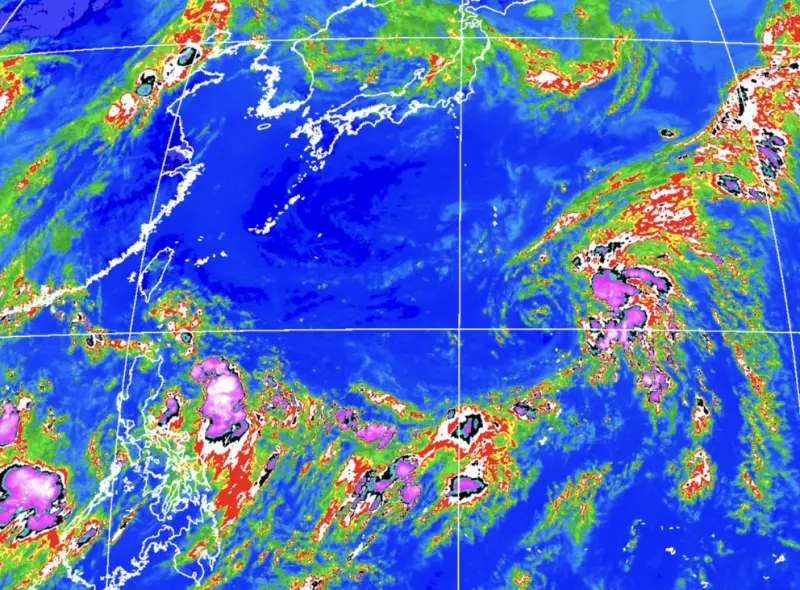 ▲本週預估會有2個熱帶擾動發展，有機會增強為颱風，路徑都會轉彎，變動性比較大。（圖／中央氣象署）