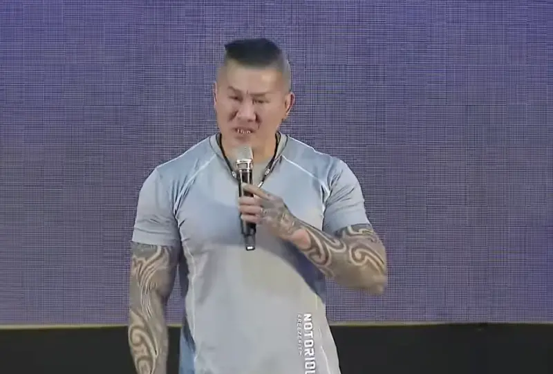 ▲網紅「館長」陳之漢說，他要幫傅崐萁背書。（圖／翻攝畫面）