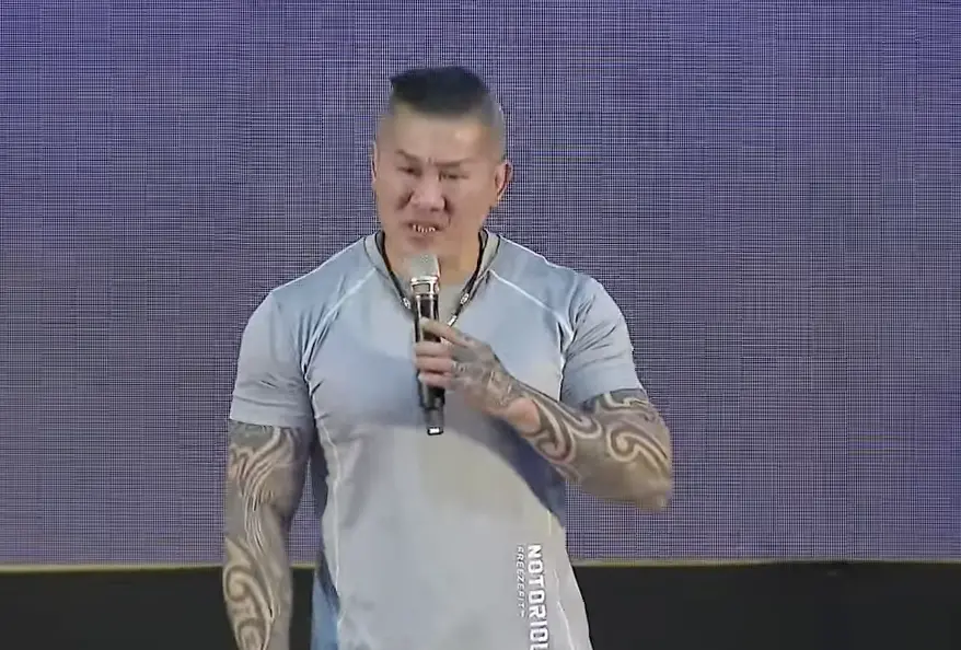 ▲網紅「館長」陳之漢說，他要幫傅崐萁背書。（圖／翻攝畫面）