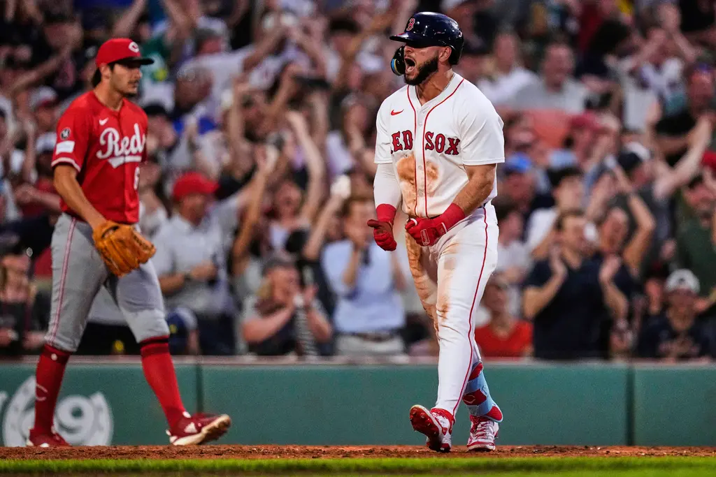 ▲這顆小白球的飛行距離高達423英呎，理論上在所有大聯盟30支球隊的主場都應該是全壘打，但Abreu的擊球卻意外發生了戲劇性的變化，成為了令人驚訝的「場內全壘打」，引發球迷一片嘩然。（圖／美聯社／達志影像）