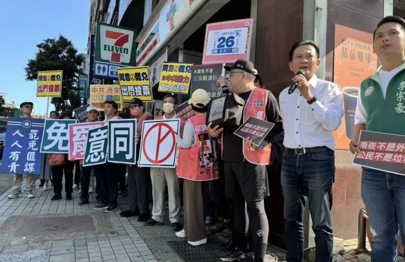 ▲林俊憲今日赴桃園與罷團一同掃街，並表示今日要讓市場所有人知道牛煦庭罵罷團「垃圾』一事。（圖／翻攝自林俊憲臉書）