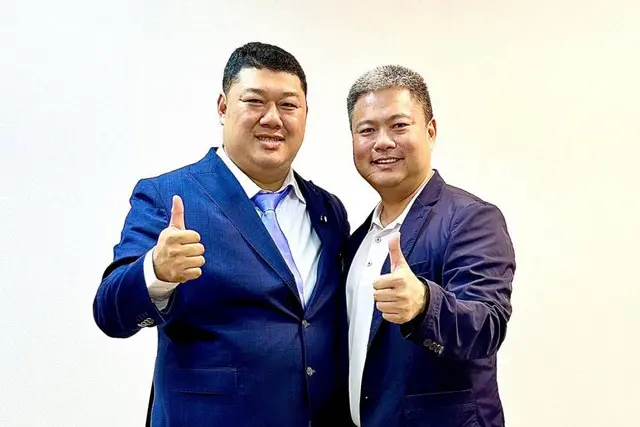 ▲檢調在南投大搜索，國民黨立委游顥服務處執行長蔡宜助（右）也被帶走。（圖／翻攝游顥臉書，2025.07.01）