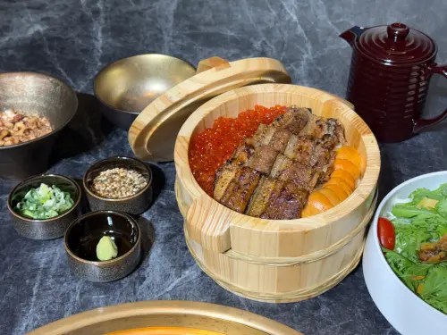 肥前屋鰻魚飯熄燈!胡同燒肉開吃日本「四代目菊川」桌邊現烤鰻魚 ▲「豪華鰻重五吃」鮮美海味。(圖/記者蕭涵云攝)