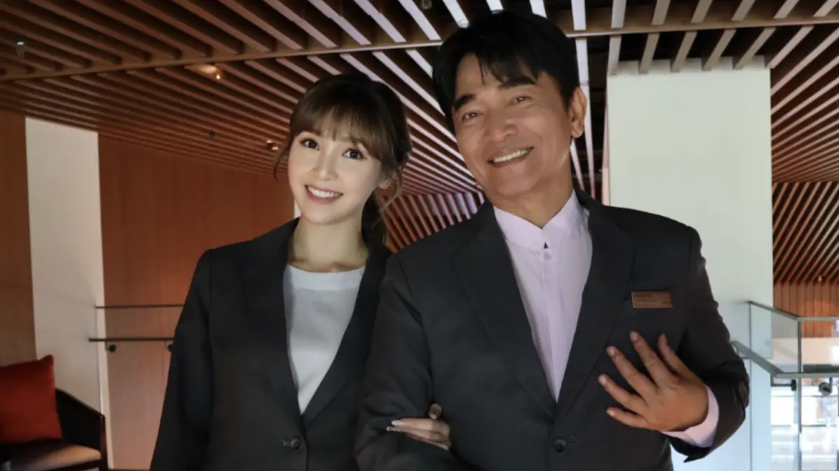 ▲電豹女成員草莓（左）找來吳宗憲（右）合作拍攝MV，在當中挑戰情感哭戲，吳宗憲笑稱自己點頭答應邀約是被對方設局，草莓則直呼2人變得更熟了，「發現他真的非常親切、很暖。」（圖／想想時間有限公司提供）