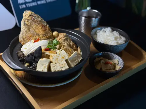 ▲林聰明台北101店新推出菜色，包含高雄永安高品質契作之龍虎斑魚頭的「沙鍋龍虎斑魚頭套餐」。（圖／記者葉盛耀攝）