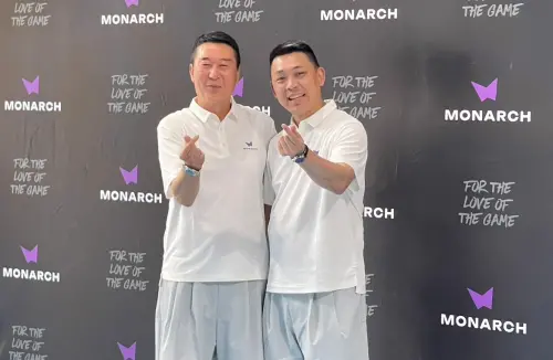 ▲中華奧會主席林鴻道近日宣布重組昔日CBA中華職籃人氣勁旅「宏國象」籃球隊計畫，甚至連總教練都已確定由「亞洲第一神射手」李忠熙（左）擔任。（圖／記者林子翔攝）