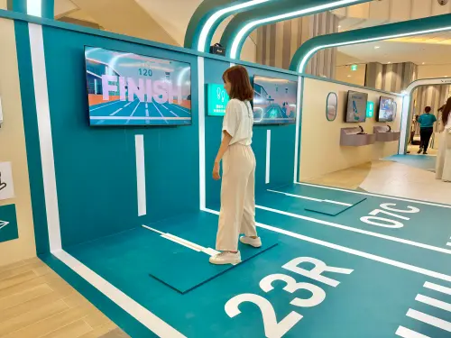 國泰航空免費機票開抽!南港LaLaport體驗展:巨型飛機4亮點一覽 ▲挑戰你的反應力「解鎖飛行能量」。(圖/記者蕭涵云攝)