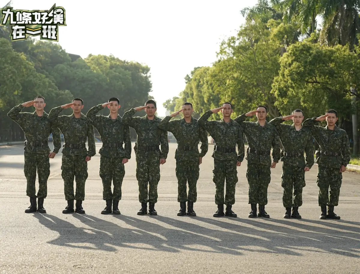 ▲台視最新節目《九條好漢在一班》號召男星們理平頭、重新入伍，在成功嶺上接受真槍實彈的嚴格訓練，是難得一見的兵役實境節目。（圖／台視提供）