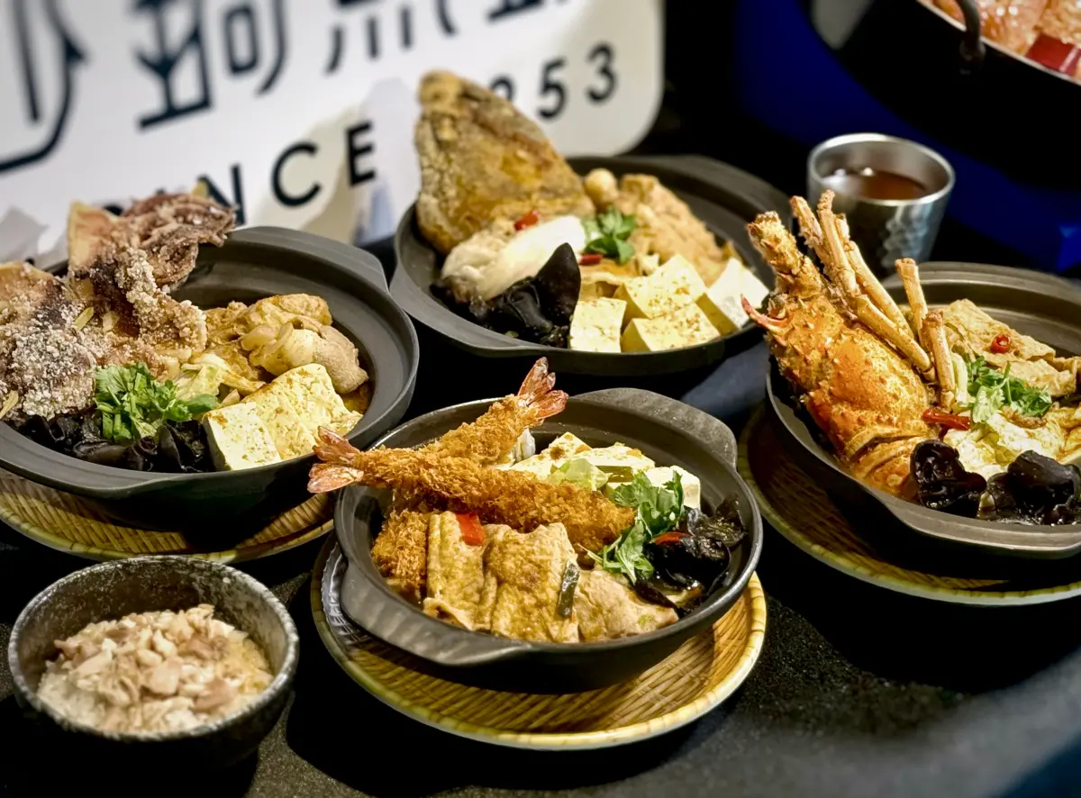 ▲林聰明沙鍋魚頭插旗台北101，將於明（2）日正式開幕，每人平均價格定在288～499元。101店菜色主打8款主題套餐，包含沙鍋龍蝦套餐、沙鍋龍虎斑魚頭套餐、沙鍋魷魚套餐等，完整菜單與售價一次看。（圖／記者葉盛耀攝）