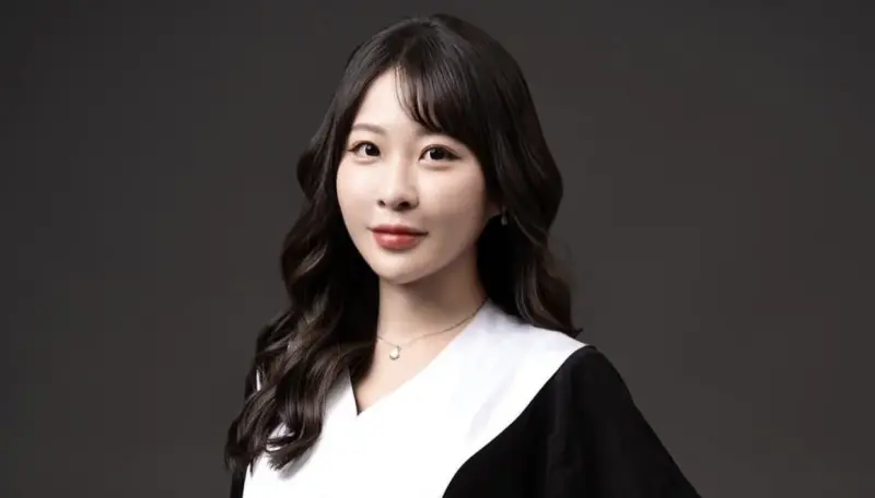 ▲仙塔律師涉洩密詐團，訊後70萬交保，並在社群媒體上發聲明致歉。（圖／santa.com.tw）