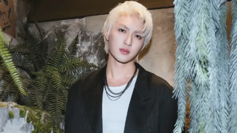 ▲藝人羅志祥的徒弟薛恩（如圖）近日首張個人EP《LEVEL UP》，壓力大到失眠、焦慮、免疫力失調及全身性蕁麻疹，更回憶道2年前還是0收入，一度想退出演藝圈，如今挺過低潮宛如重生。（圖／華納音樂提供）