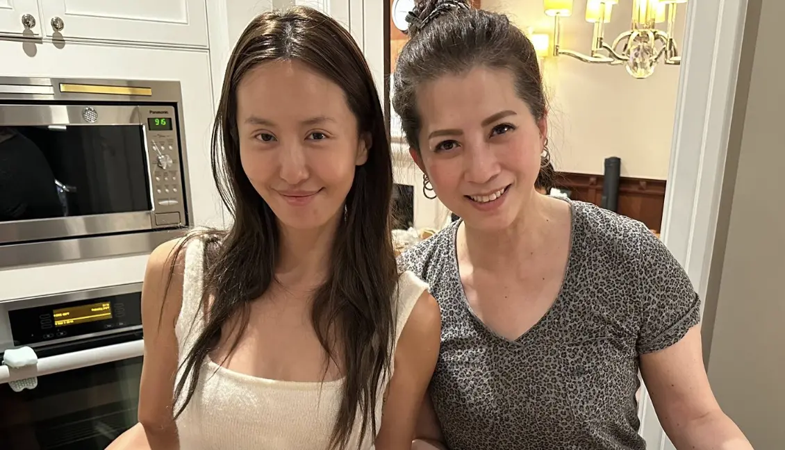 ▲女星薔薔（左）近日前往加拿大與53歲性感女神郭靜純（右）重逢，薔薔更親自下海抓海膽招待好友，兩人罕見同框引發粉絲狂讚好美。（圖／郭靜純 臉書）