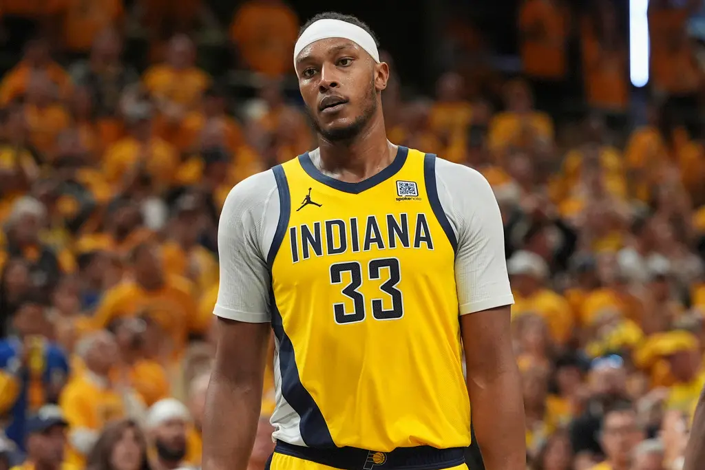 ▲密爾瓦基公鹿在自由市場再次掀起震撼，成功以4年1.07億美元（約合新台幣31.3億元）簽下了印第安納溜馬的主力中鋒Myles Turner，完成球隊戰力重整。（圖／美聯社／達志影像）