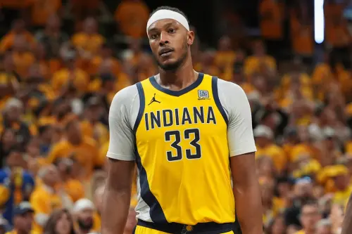 ▲密爾瓦基公鹿在自由市場再次掀起震撼，成功以4年1.07億美元（約合新台幣31.3億元）簽下了印第安納溜馬的主力中鋒Myles Turner，完成球隊戰力重整。（圖／美聯社／達志影像）