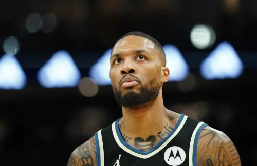 ▲密爾瓦基公鹿果斷裁掉36歲的9屆全明星Damian Lillard，引發外界關注，根據外媒專文分析，公鹿此舉最大動機莫過於將Lillard未來2年高達1.12億美元鉅約，「攤提」為5年償還，換得未來2年的操盤彈性。（圖／美聯社／達志影像）