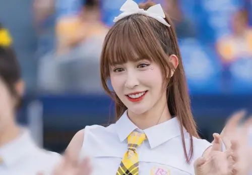 ▲陳晨威、啾啾熱戀中！半夜嗑鍋、回愛巢全被拍（圖／啾啾IG）