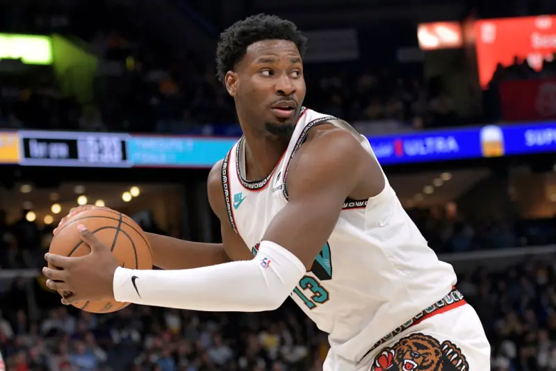 ▲曼菲斯灰熊宣布與球隊明星前鋒「JJJ」Jaren Jackson Jr.達成一份5年2.4億美元的頂薪續約合約。然而，Jackson卻在參加球隊外籃球活動時右腳趾受傷，需接受手術治療。（圖／美聯社／達志影像）