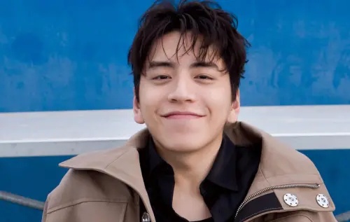 ▲王大陸當兵也快活！休假緊黏「小許瑋甯」女友　約會散步回營區（圖／王大陸IG）