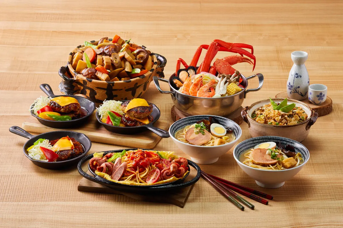 ▲50樓Cafe「日本屋台祭」7月4日登場，遊日必吃的美食一次上桌，拉麵、松葉蟹海鮮鍋、漢堡排等全都可吃到飽。（圖／50樓Cafe提供）