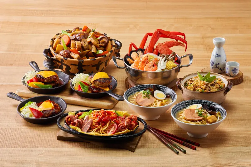 ▲50樓Cafe「日本屋台祭」7月4日登場，遊日必吃的美食一次上桌，拉麵、松葉蟹海鮮鍋、漢堡排等全都可吃到飽。（圖／50樓Cafe提供）