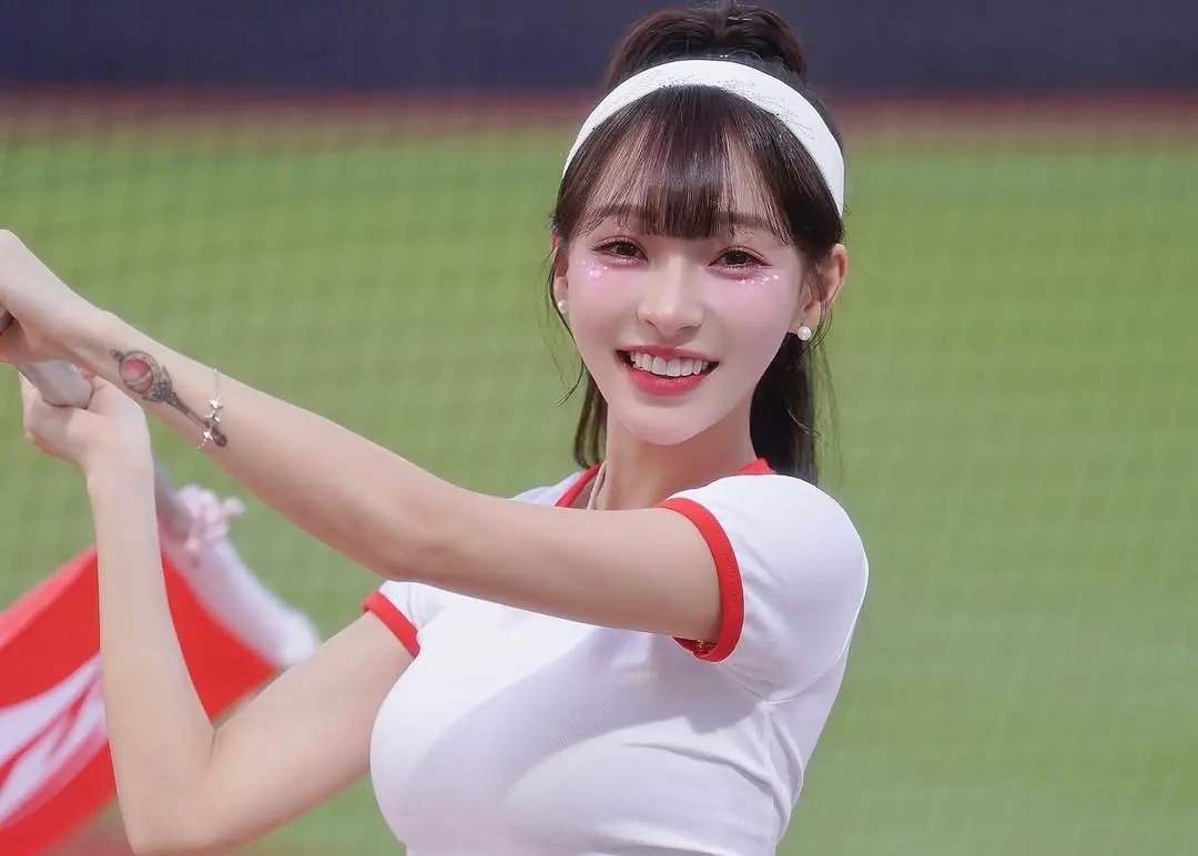 ▲樂天桃猿27歲球星陳晨威與中信兄弟啦啦隊女神啾啾，近日被拍到深夜吃火鍋約會，而爆出緋聞。不過其實球員和啦啦隊戀愛的例子不少，林襄（如圖）也在之前爆出與馬傑森熱戀，但戀情不到1年就見光死，她還在分手後於球場應援時喊：臭馬傑森，引發熱議。（圖／林襄IG）