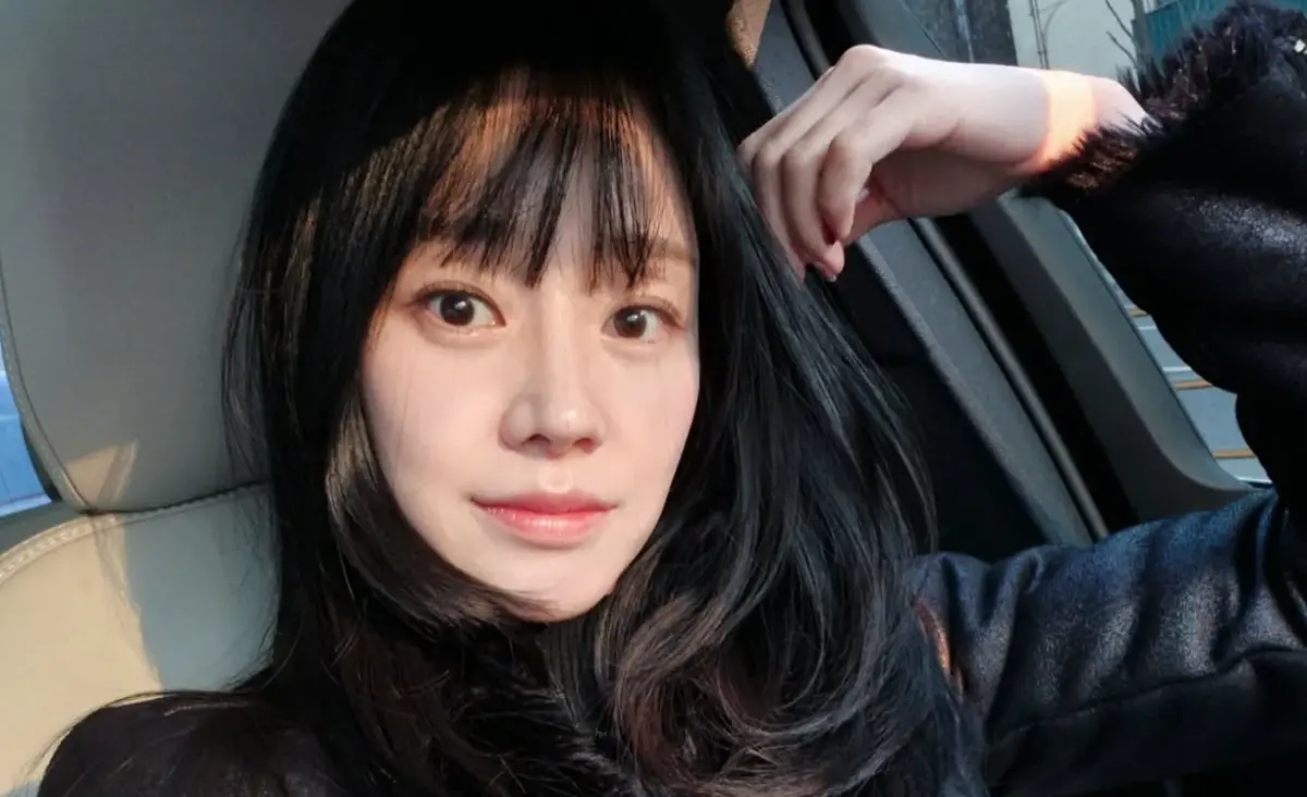 ▲以韓劇《清潭洞醜聞》走紅的43歲女星李嶼邇驟然離世，她與李棟旭、李光洙合作的新劇《離婚保險》才剛播畢，怎料竟成了她的遺作。（圖／IG@eseoe242）