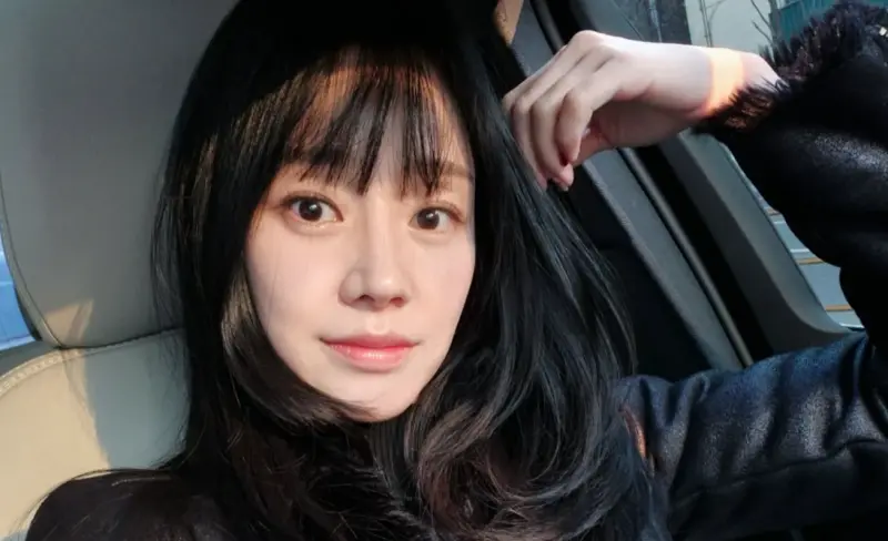 ▲以韓劇《清潭洞醜聞》走紅的43歲女星李嶼邇驟然離世，她與李棟旭、李光洙合作的新劇《離婚保險》才剛播畢，怎料竟成了她的遺作。（圖／IG@eseoe242）