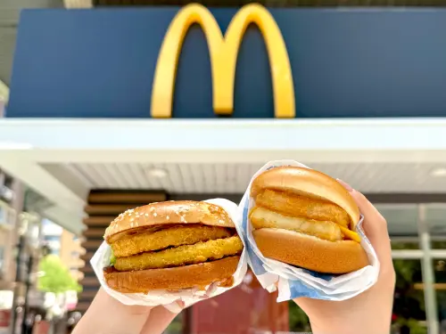 麥當勞買一送一!迷你Q紫薯今開賣 早餐雙層麥香雞、雙層麥香魚 ▲暑假早餐吃得到「雙層麥香雞」、「雙層麥香魚」。(圖/記者蕭涵云攝)