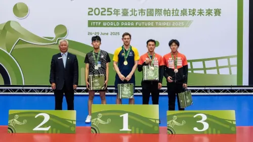 ▲陳柏諺（左二）在單打與雙打項目中展現全能身手，成為中華隊的關鍵奪牌功臣，一人貢獻兩面金牌及一面銀牌。（圖／翻攝畫面）