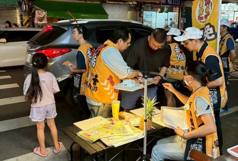 ▲罷團志工在街頭一張張簽來的同意書，都沒有幽靈連署問題。（圖／翻攝罷團「去游除垢」臉書，2025.07.02）