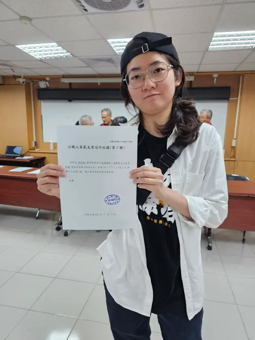 疑被栽贓幽靈連署!南投罷團巧扮柯南 靠這招破解真相 ▲罷免藍委游顥的領銜人林敬桐,昨天深夜被無保請回。(圖/翻攝罷團「去游除垢」臉書,2025.07.02)