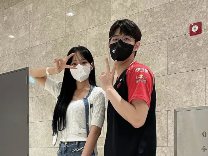 ▲韓援文慧真（左）加盟統一獅 UniGirls，他的弟弟（右）則是《英雄聯盟》2屆世界冠軍。（圖／文慧真 IG）