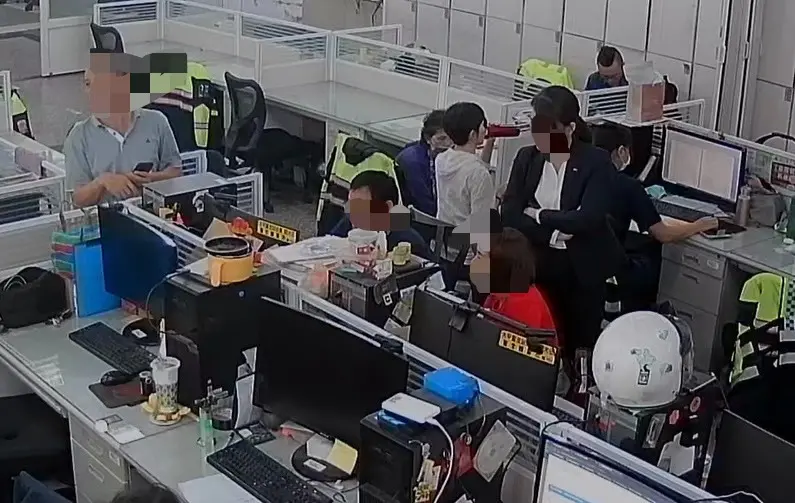 ▲婦人到新光銀行辦理業務時，行員發覺帳務有異，趕緊向大甲分局警方報案，並火速協助白女凍結帳戶、辦理止付手續，成功保住帳戶內剩餘高達866萬餘元款項。（圖/記者鄧力軍翻攝）