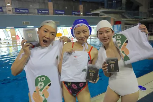 姚黛瑋、王瞳、琳賽挑戰北一女水球隊。(圖/民視提供) ▲姚黛瑋、王瞳、琳賽挑戰北一女水球隊。(圖/民視提供)