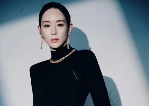 張鈞甯一早在路邊等垃圾車？粉絲拍下認證照　竟釣出本尊幽默回應
