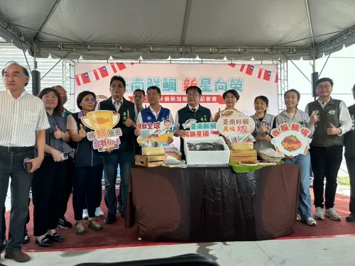 台南市政府與台南漁產運銷公司攜手,7月2日舉辦「台南鮮鯛 新星向榮」外銷新加坡封櫃記者會。(圖/陳亭妃提供) ▲台南市政府與台南漁產運銷公司攜手,7月2日舉辦「台南鮮鯛 新星向榮」外銷新加坡封櫃記者會。(圖/陳亭妃提供)