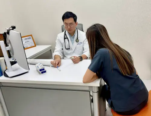 ▲高雄初日診所院長李唐越醫師提醒，瘦瘦針是處方用藥，務必透過合格醫療機構評估與用 藥，切勿自行購買或私下注射，以免危害健康。（圖／初日診所提供）