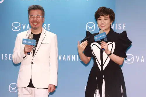 ▲黃國倫（右）、寇乃馨（左）推短劇遭控詐財！親自現身怒揭內幕：知道是誰。（圖／記者葉政勳攝）