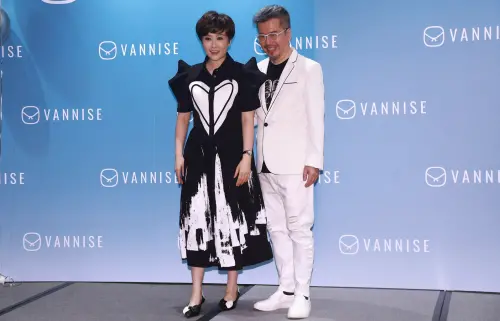 ▲黃國倫（右）、寇乃馨（左）推短劇遭控詐財！親自現身怒揭內幕：知道是誰。（圖／記者葉政勳攝）